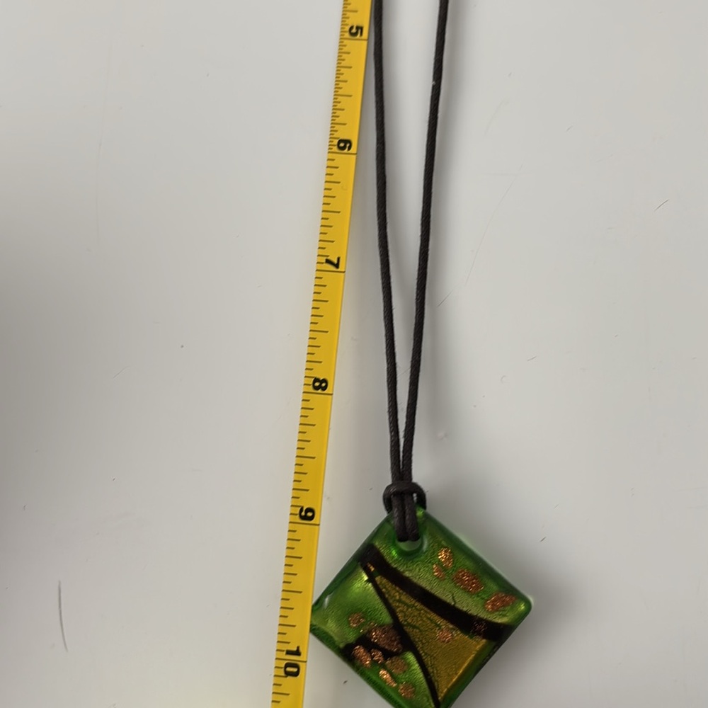Green Pendant Necklace - Picture 4 of 5